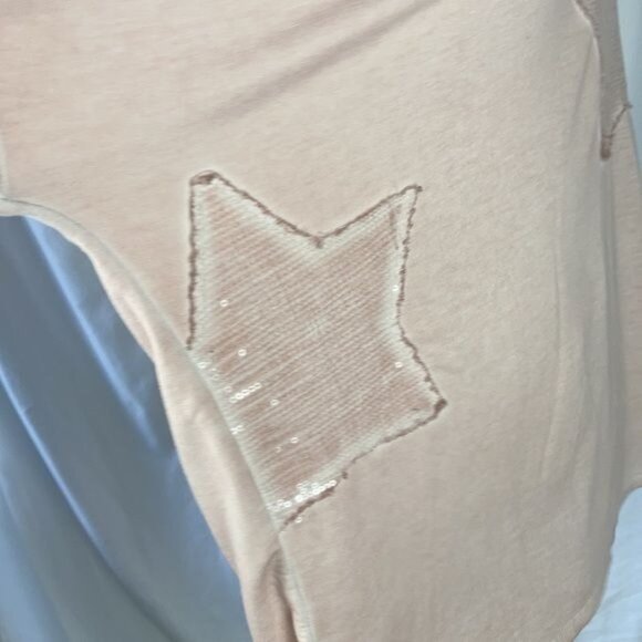 Pebble and Stone women's log sleeved sweatshirt Pink Star Sequin Top size M - Picture 5 of 13